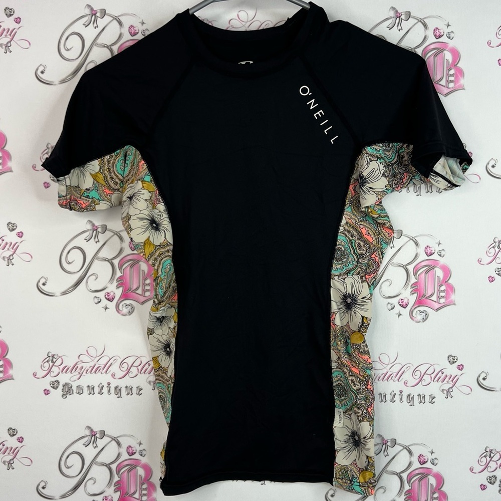 O'Neill rash guard tee tshirt flowers sun beach Black and Floral Rash Guard
